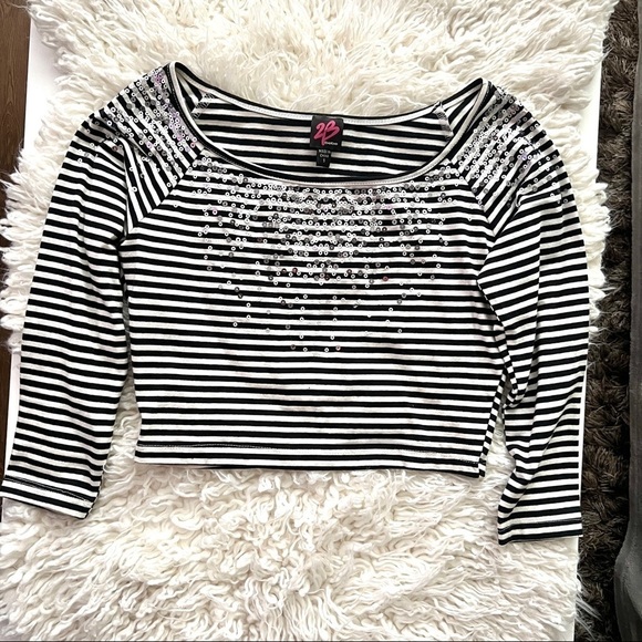 2B by Bebe Adorable 3/4 Sleeve Sequin Scoop Neck Crop Top! - Picture 8 of 12